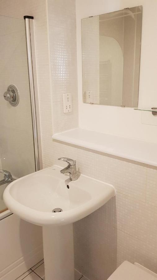 City Centre 1 Bed Apartment With Free On Site Parking With Cctv By Lets Relocations Birmingam Exterior foto